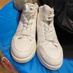 White sneakers size 40